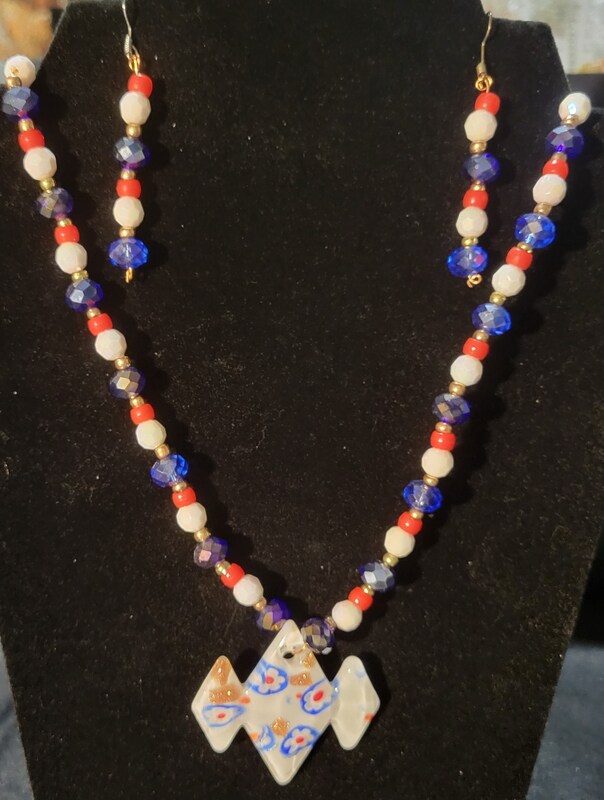 Very nice Pendant with patriotic necklace